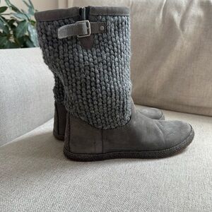 Women  Ugg boots size 9 pre owned